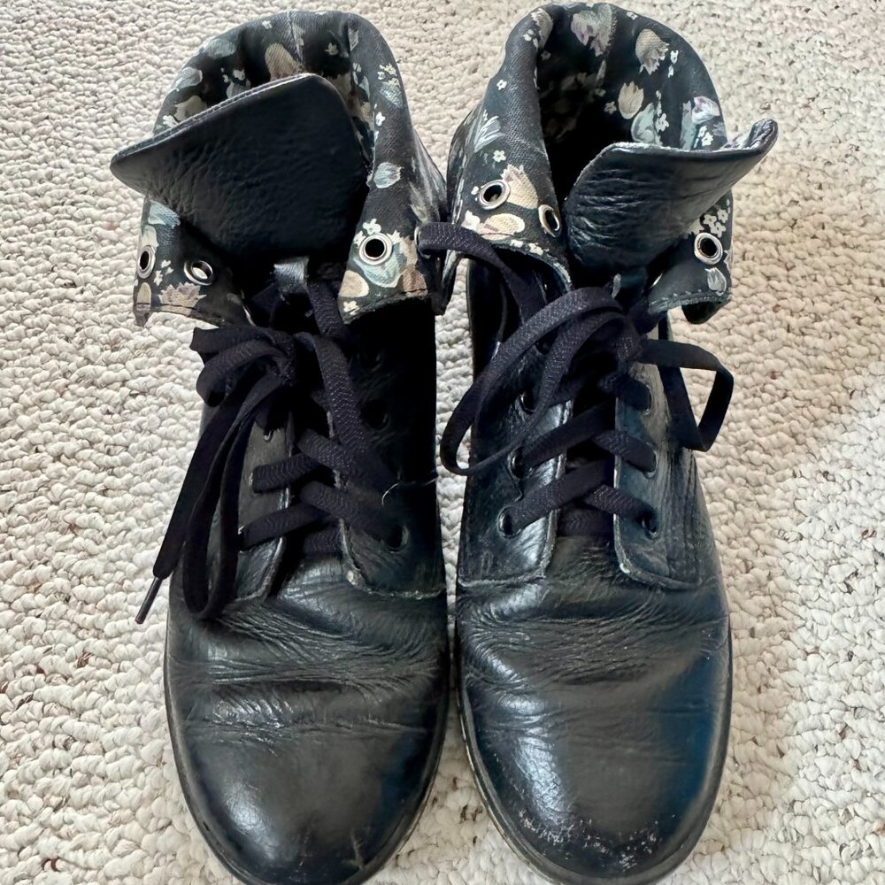 Dr. Martens Stratford black leather boots w/ floral lining, women's size 7